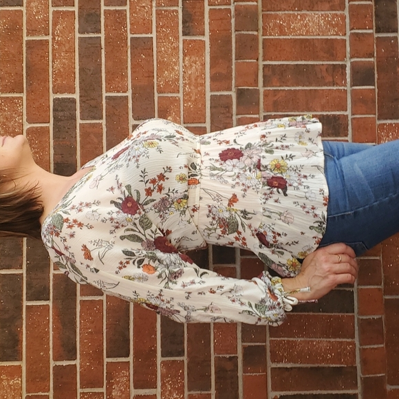 Bohemian Flowy Floral top - medium - Picture 2 of 9